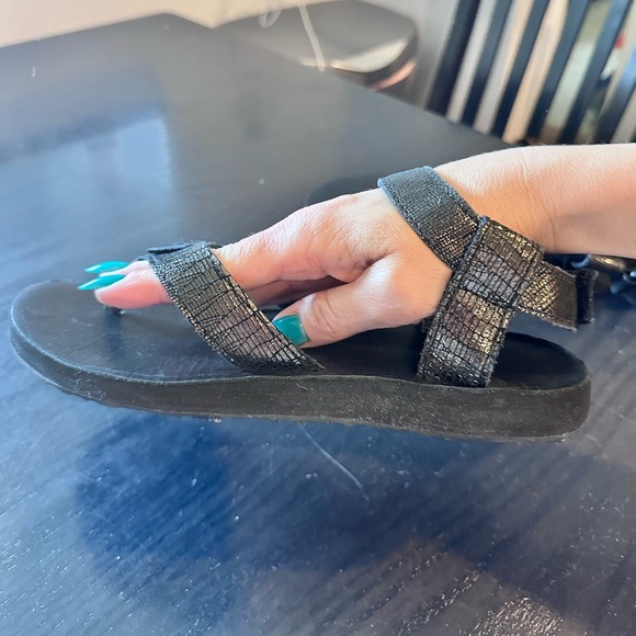 Teva women’s original sandal leather metallic-black size 8 - Picture 8 of 13